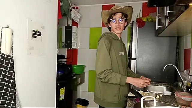 Snapshot of Norehg chatting on October 7, 2025, 8:44 am Norehg online show from October 7, 2025, 8:44 am