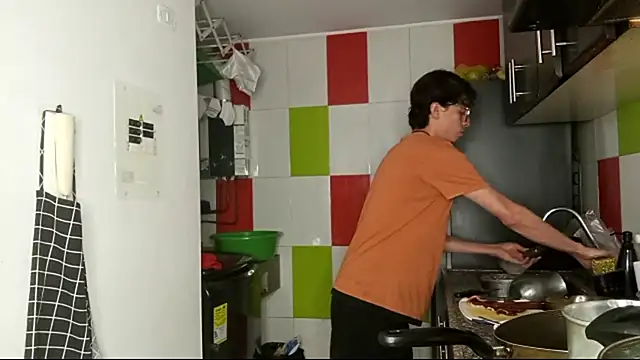 Snapshot of Norehg chatting on October 9, 2025, 8:34 am Norehg online show from October 9, 2025, 8:34 am