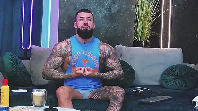 Snapshot of masterkingofmusclee chatting on January 10, 2025, 6:31 am masterkingofmusclee online show from January 10, 2025, 6:31 am