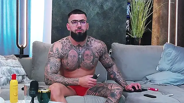 Snapshot of masterkingofmusclee chatting on March 19, 2025, 1:07 pm masterkingofmusclee online show from March 19, 2025, 1:07 pm