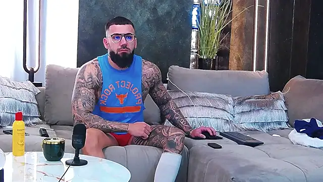 Snapshot of masterkingofmusclee chatting on March 20, 2025, 7:47 am masterkingofmusclee online show from March 20, 2025, 7:47 am