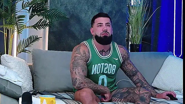 Snapshot of masterkingofmusclee chatting on October 4, 2025, 6:55 am masterkingofmusclee online show from October 4, 2025, 6:55 am