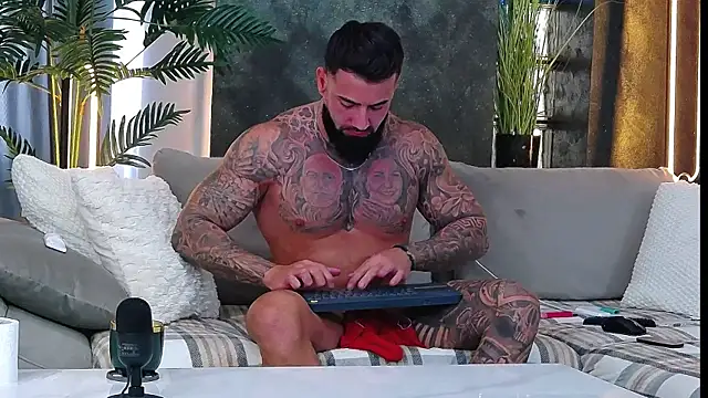 Snapshot of masterkingofmusclee chatting on October 13, 2025, 9:31 am masterkingofmusclee online show from October 13, 2025, 9:31 am