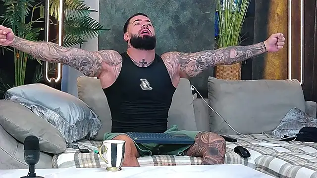 Snapshot of masterkingofmusclee chatting on November 4, 2025, 7:51 am masterkingofmusclee online show from November 4, 2025, 7:51 am