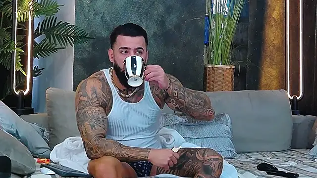 Snapshot of masterkingofmusclee chatting on November 13, 2025, 9:08 am masterkingofmusclee online show from November 13, 2025, 9:08 am