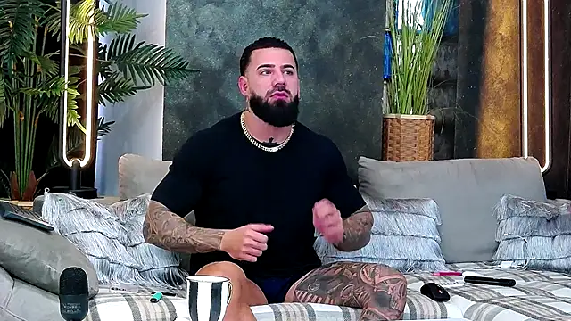 Snapshot of masterkingofmusclee chatting on November 17, 2025, 7:47 am masterkingofmusclee online show from November 17, 2025, 7:47 am