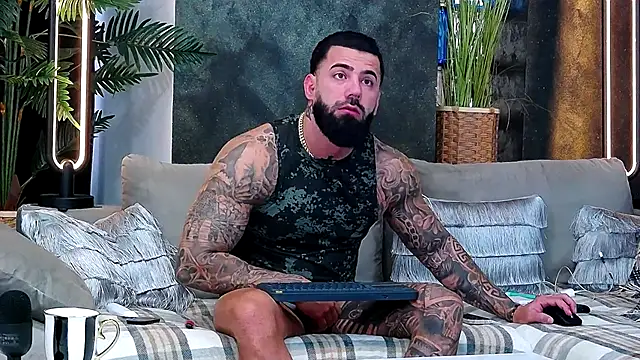 Snapshot of masterkingofmusclee chatting on November 18, 2025, 7:35 am masterkingofmusclee online show from November 18, 2025, 7:35 am