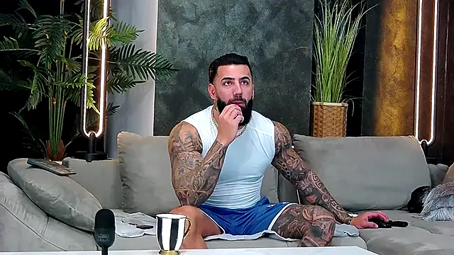 Snapshot of masterkingofmusclee chatting on November 26, 2025, 9:27 pm masterkingofmusclee online show from November 26, 2025, 9:27 pm