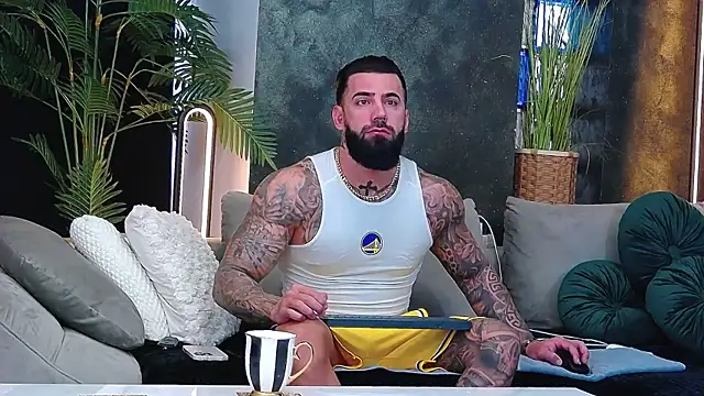 Snapshot of masterkingofmusclee chatting on December 4, 2025, 7:39 am masterkingofmusclee online show from December 4, 2025, 7:39 am