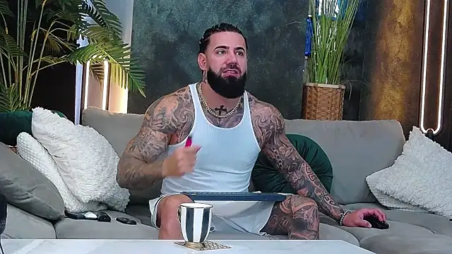 Snapshot of masterkingofmusclee chatting on December 16, 2025, 9:58 am masterkingofmusclee online show from December 16, 2025, 9:58 am