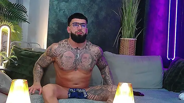 masterkingofmusclee online show from March 11, 2026, 8:59 pm