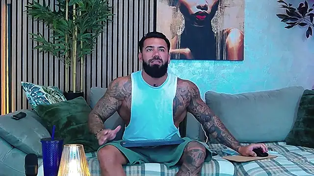 masterkingofmusclee online show from May 8, 2026, 7:25 am