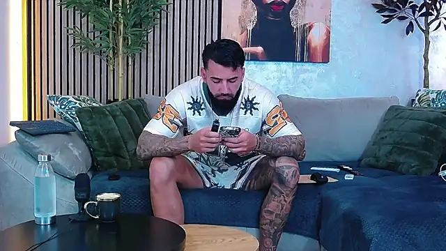 masterkingofmusclee online show from June 1, 2026, 7:54 am