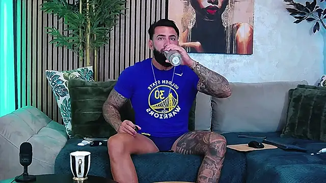 masterkingofmusclee online show from June 3, 2026, 7:44 am