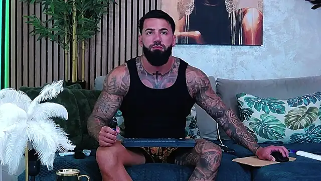 Snapshot of masterkingofmusclee chatting on July 20, 2026, 8:17 am masterkingofmusclee online show from July 20, 2026, 8:17 am