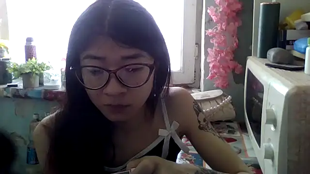 CarlyJoy online show from April 3, 2026, 9:51 am