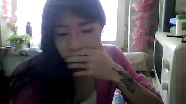 CarlyJoy online show from April 18, 2026, 10:52 am