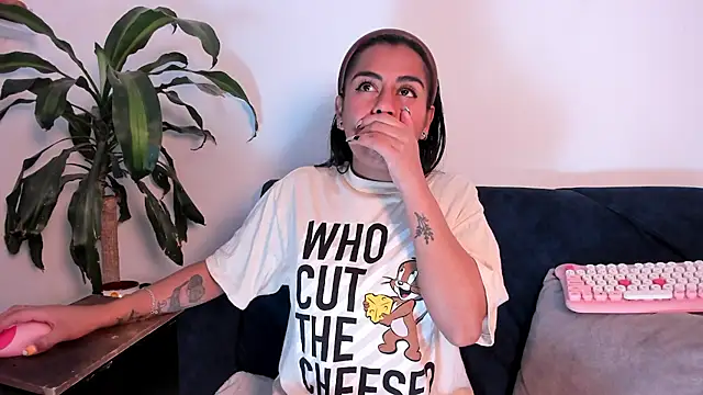 im amber online show from October 23, 2025, 2:05 pm