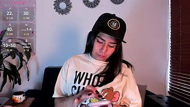 Snapshot of im_amber chatting on February 12, 2026, 12:33 pm im amber online show from February 12, 2026, 12:33 pm