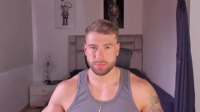 Snapshot of paul_rogerr chatting on October 8, 2025, 10:18 pm paul rogerr online show from October 8, 2025, 10:18 pm