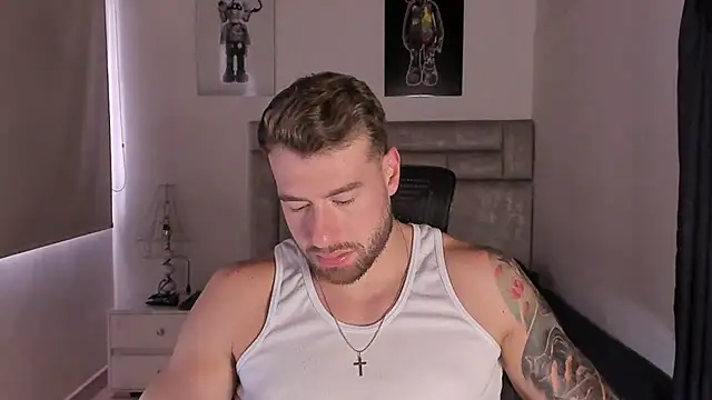 Snapshot of paul_rogerr chatting on October 26, 2025, 8:37 pm paul rogerr online show from October 26, 2025, 8:37 pm