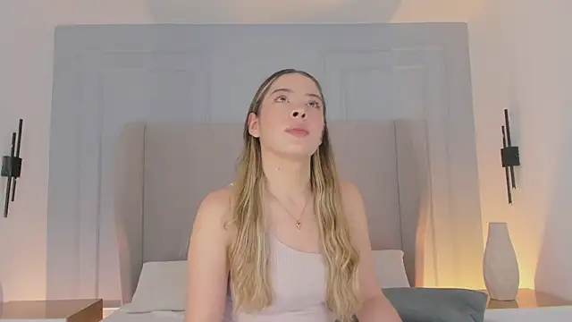 chloe d online show from April 7, 2026, 12:38 pm