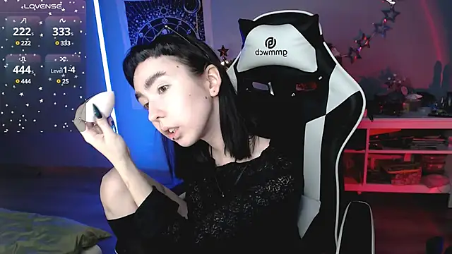 Snapshot of julscinamon_ chatting on January 1, 2025, 6:59 pm julscinamon online show from January 1, 2025, 6:59 pm