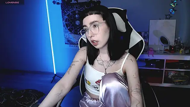 Snapshot of julscinamon_ chatting on February 27, 2025, 4:43 pm julscinamon online show from February 27, 2025, 4:43 pm
