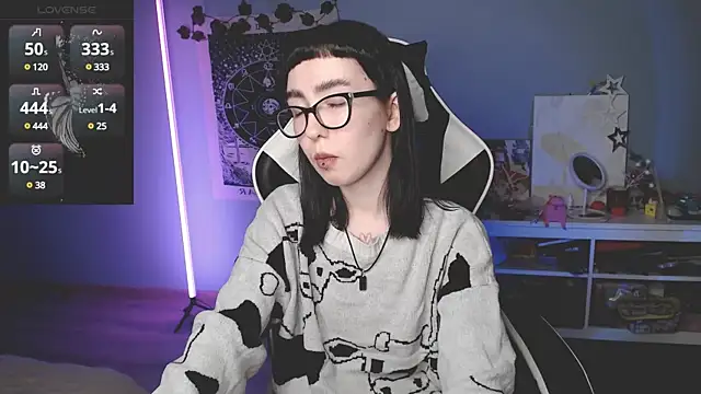 Snapshot of julscinamon_ chatting on March 6, 2025, 5:43 pm julscinamon online show from March 6, 2025, 5:43 pm
