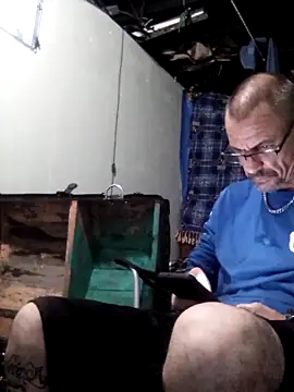 deepstroker42071 online show from October 5, 2025, 9:45 pm