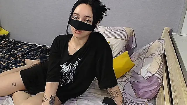 KathrineBerry online show from December 23, 2024, 7:38 am