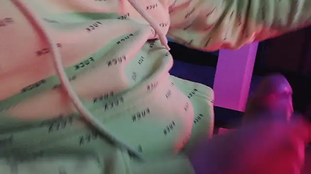 auilein online show from March 22, 2025, 10:48 pm