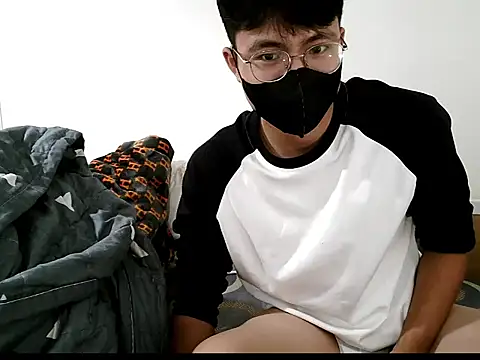 Snapshot of Gwencloudy chatting on October 5, 2025, 9:40 am Gwencloudy online show from October 5, 2025, 9:40 am