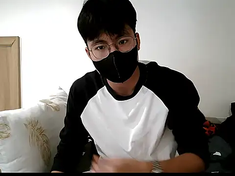 Snapshot of Gwencloudy chatting on October 21, 2025, 7:09 am Gwencloudy online show from October 21, 2025, 7:09 am