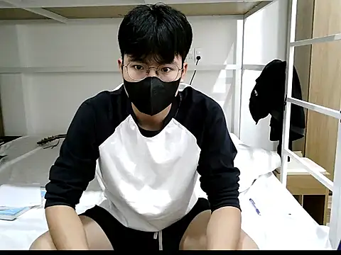 Snapshot of Gwencloudy chatting on October 26, 2025, 3:23 am Gwencloudy online show from October 26, 2025, 3:23 am