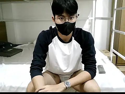 Snapshot of Gwencloudy chatting on November 1, 2025, 4:20 pm Gwencloudy online show from November 1, 2025, 4:20 pm