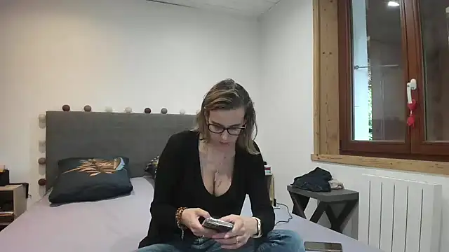 Madame Callie online show from June 9, 2026, 1:23 pm