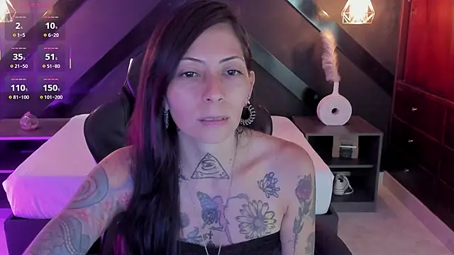 dark gotica online show from May 19, 2026, 7:09 pm