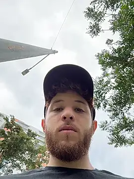 Juan Castano online show from November 21, 2025, 5:33 pm