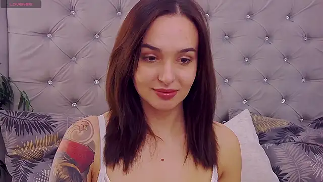 MeIisaLove online show from November 21, 2025, 2:38 pm