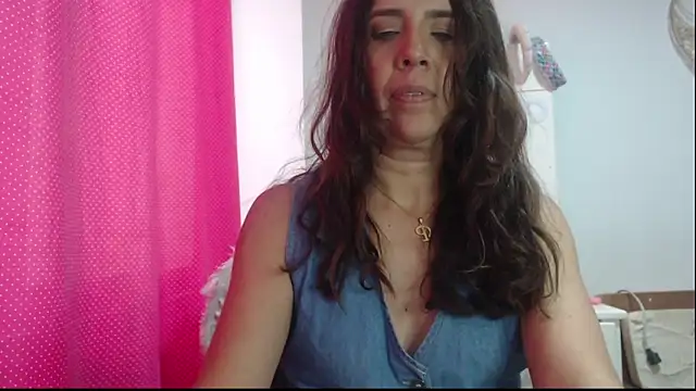 Snapshot of Victoria_meester chatting on January 10, 2025, 5:45 pm Victoria meester online show from January 10, 2025, 5:45 pm