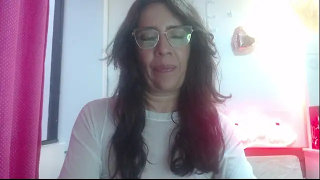 Snapshot of Victoria_meester chatting on March 16, 2025, 10:31 pm Victoria meester online show from March 16, 2025, 10:31 pm
