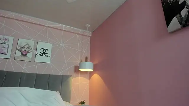 dolly zoe online show from October 3, 2025, 9:45 pm