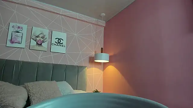 dolly zoe online show from November 5, 2025, 9:26 pm