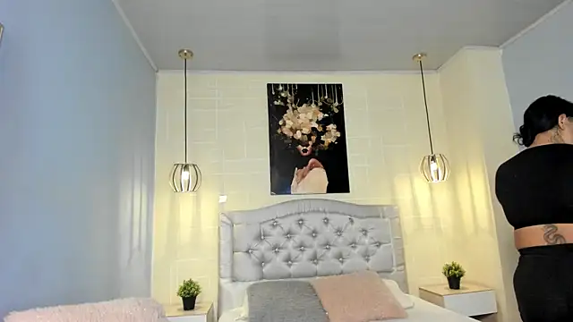 ayshel   online show from January 18, 2025, 4:04 am