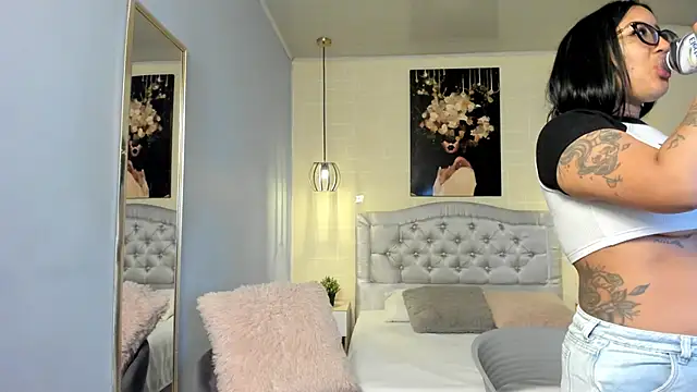 ayshel   online show from January 20, 2025, 6:21 am