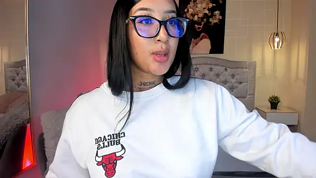 ayshel   online show from February 5, 2025, 4:27 am