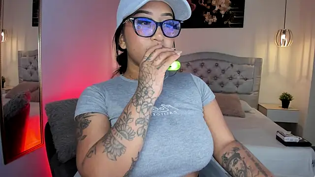 ayshel   online show from March 20, 2025, 4:18 am