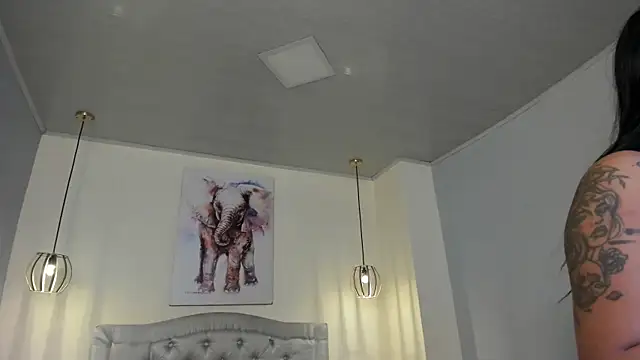 ayshel   online show from October 1, 2025, 4:40 am