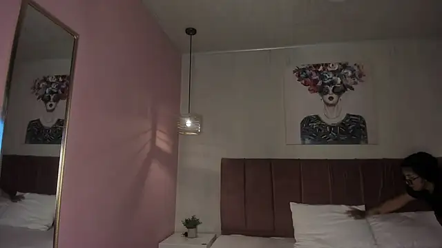 ayshel   online show from December 20, 2025, 4:52 am